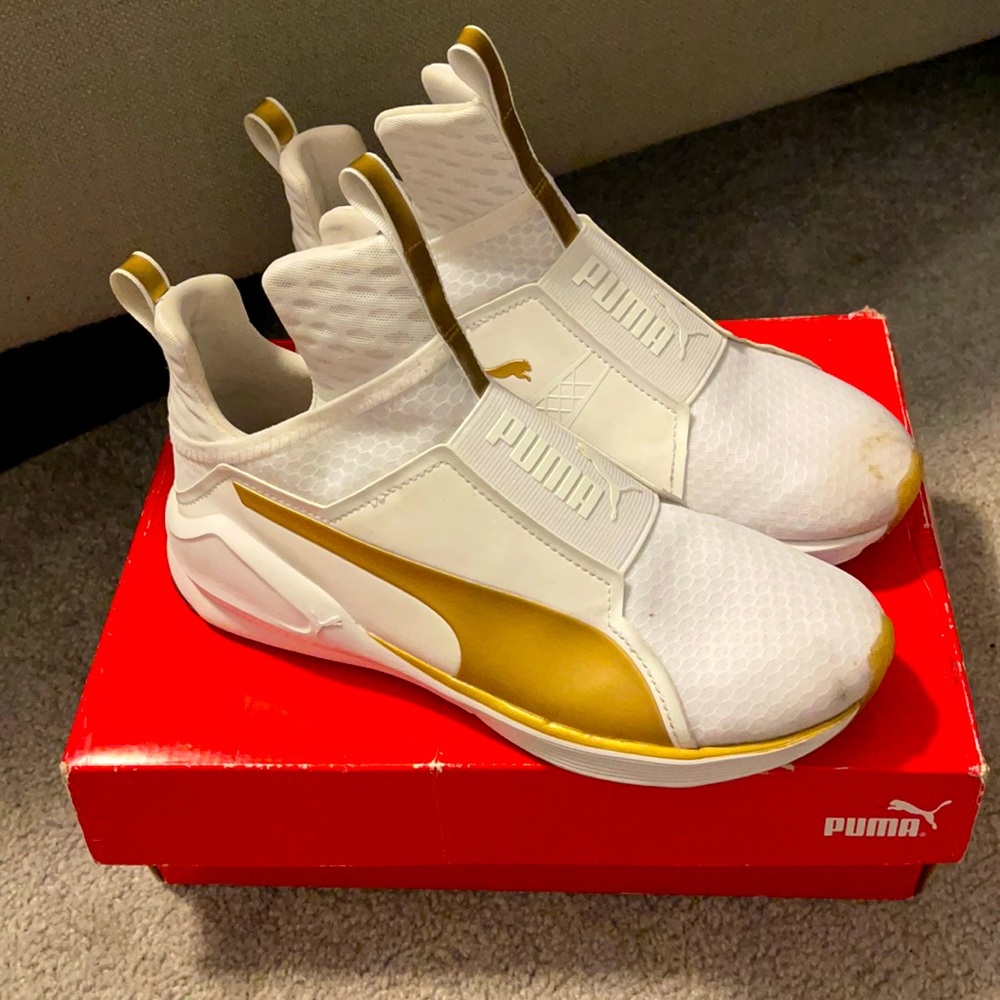 Womans US7 Puma sneakers for sale